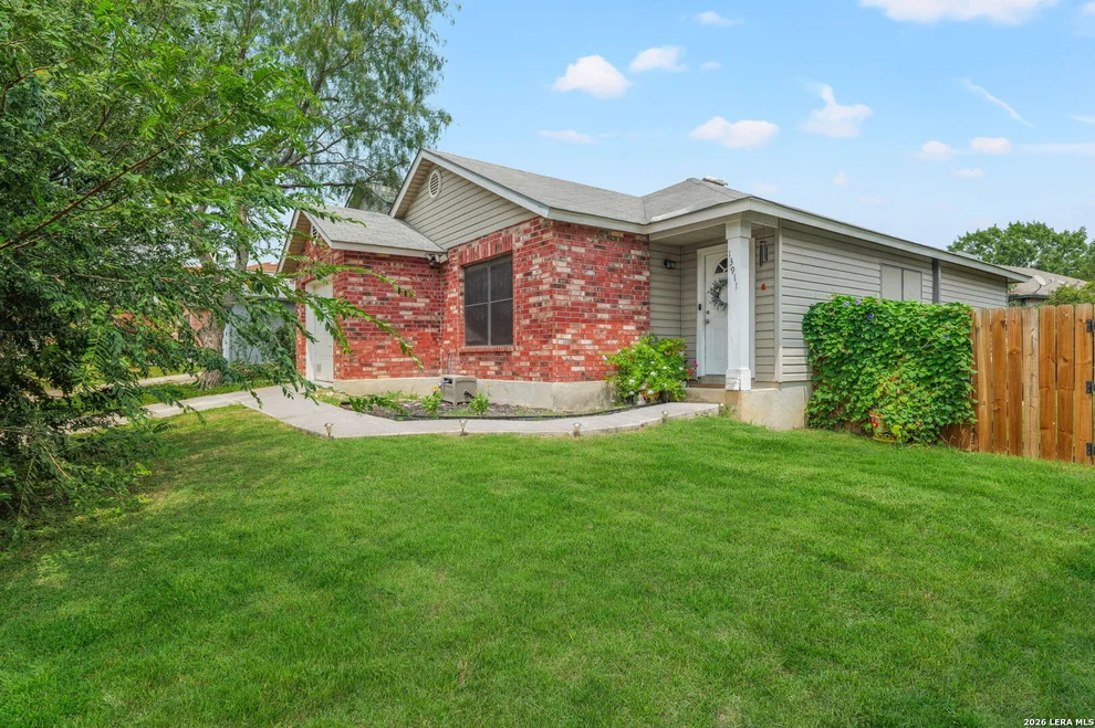 Unit for sale at 13911 Villa Camino, San Antonio, TX 78233