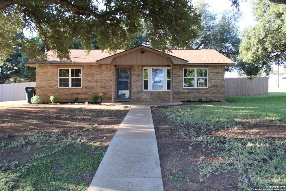Unit for sale at 1004 E San Marcos, Pearsall, TX 78061