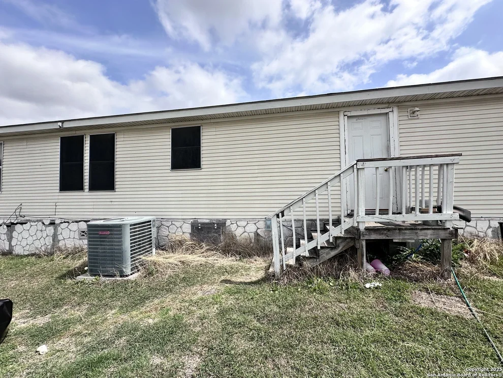 Unit for sale at 2950 Pioneer, Seguin, TX 78155