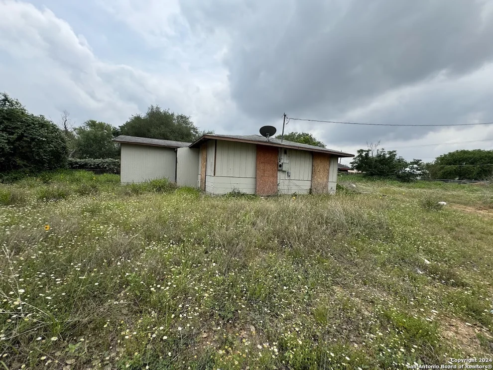 Unit for sale at 927 FLORIDA ST, Pleasanton, TX 78064