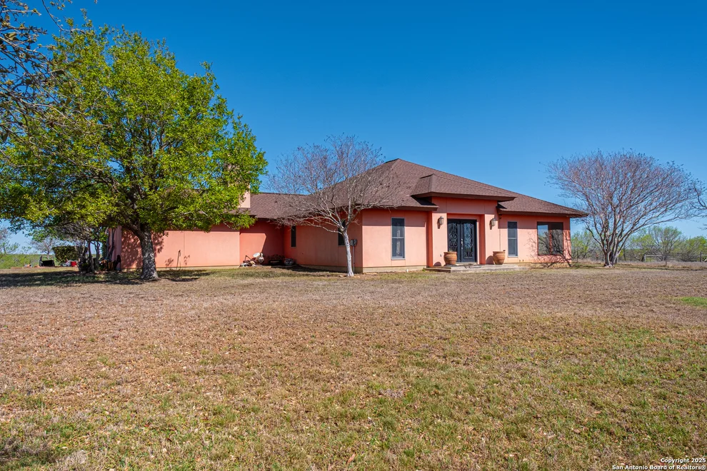 Unit for sale at 2148 County Road 220, Floresville, TX 78114