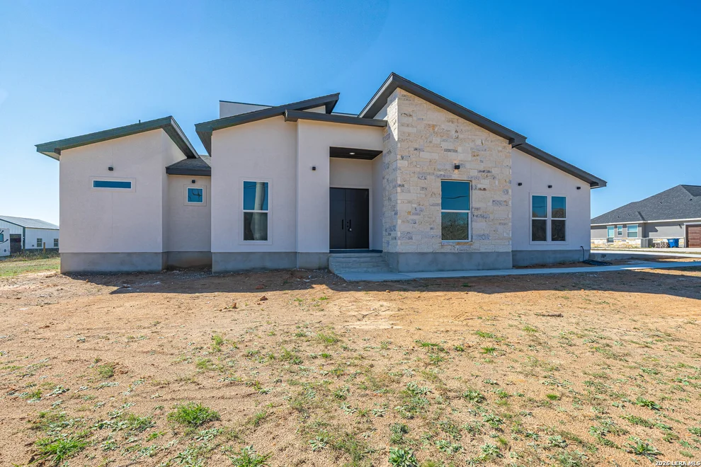 Unit for sale at 999 County Road 319, La Vernia, TX 78121