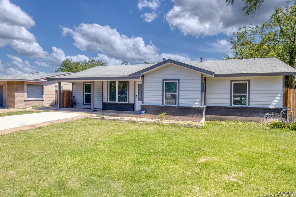 Unit for sale at 208 W Sabinal, Uvalde, TX 78801