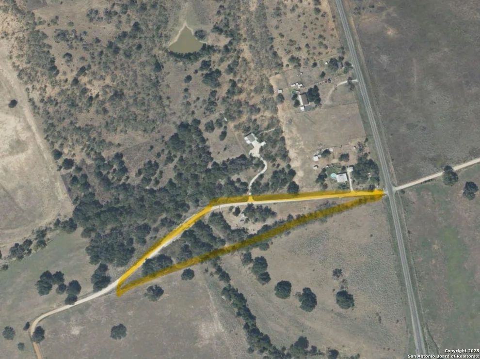 Unit for sale at 148 E W Cullen, Leesville, TX 78122