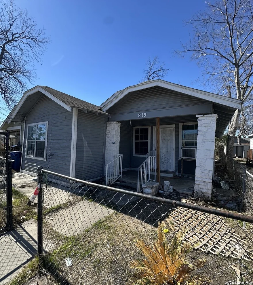 Unit for sale at 819 N Hamilton Ave, San Antonio, TX 78207