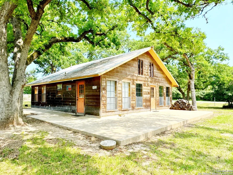Unit for sale at 102 McLendon, Somerville, TX 78879