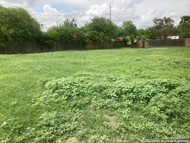 Unit for sale at 125 Sutton Place-Lot #18, Uvalde, TX 78801