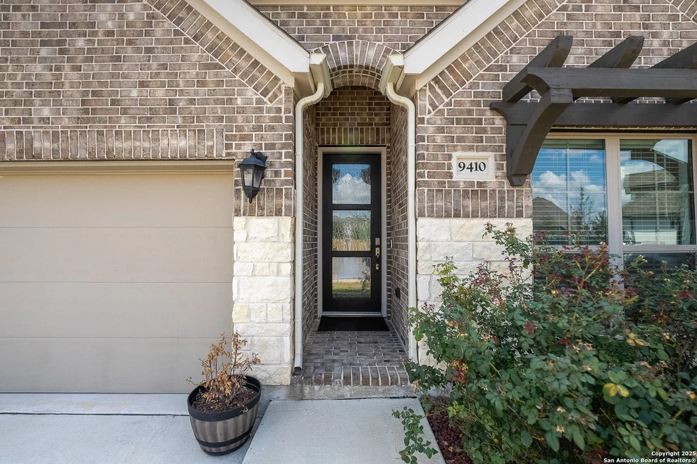 Unit for sale at 9410 Iron Keeper, San Antonio, TX 78254