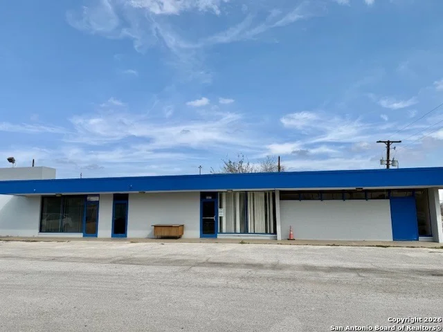 Unit for sale at 1900 S washington, Beeville, TX 78102