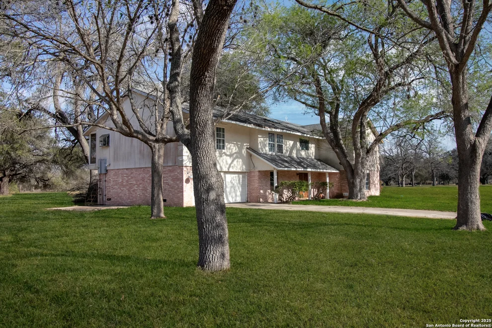 Unit for sale at 7 Glen Cove Dr, Seguin, TX 78155