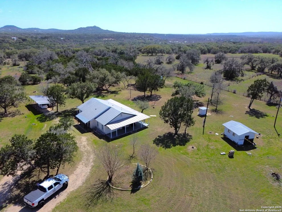 Unit for sale at 276 Tesoro, Pipe Creek, TX 78063