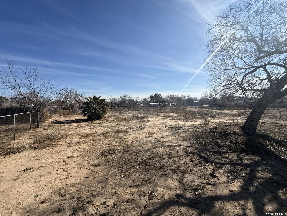 Unit for sale at 412 N Transportation, Devine, TX 78016