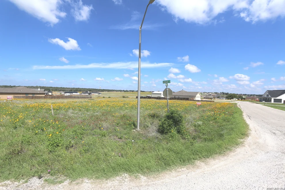 Unit for sale at 101 Turnberry Dr, La Vernia, TX 78121