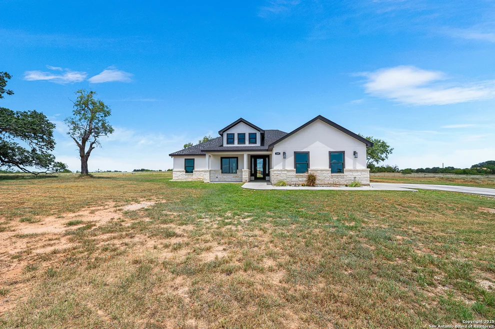 Unit for sale at 109 Hidden Hills, Floresville, TX 78114
