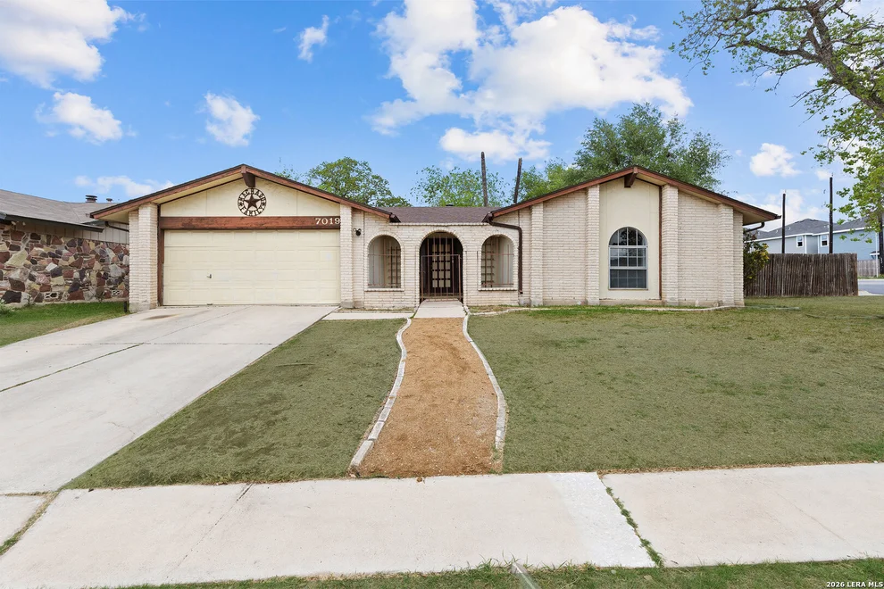 Unit for sale at 7019 Scottswood, San Antonio, TX 78239