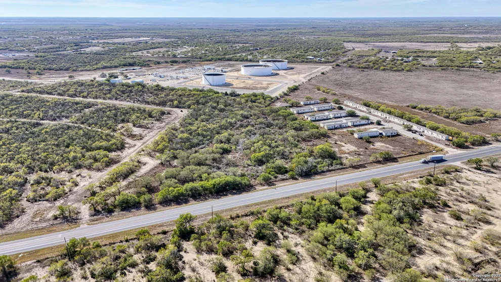 Unit for sale at 2569 highway 72, Three Rivers, TX 78071
