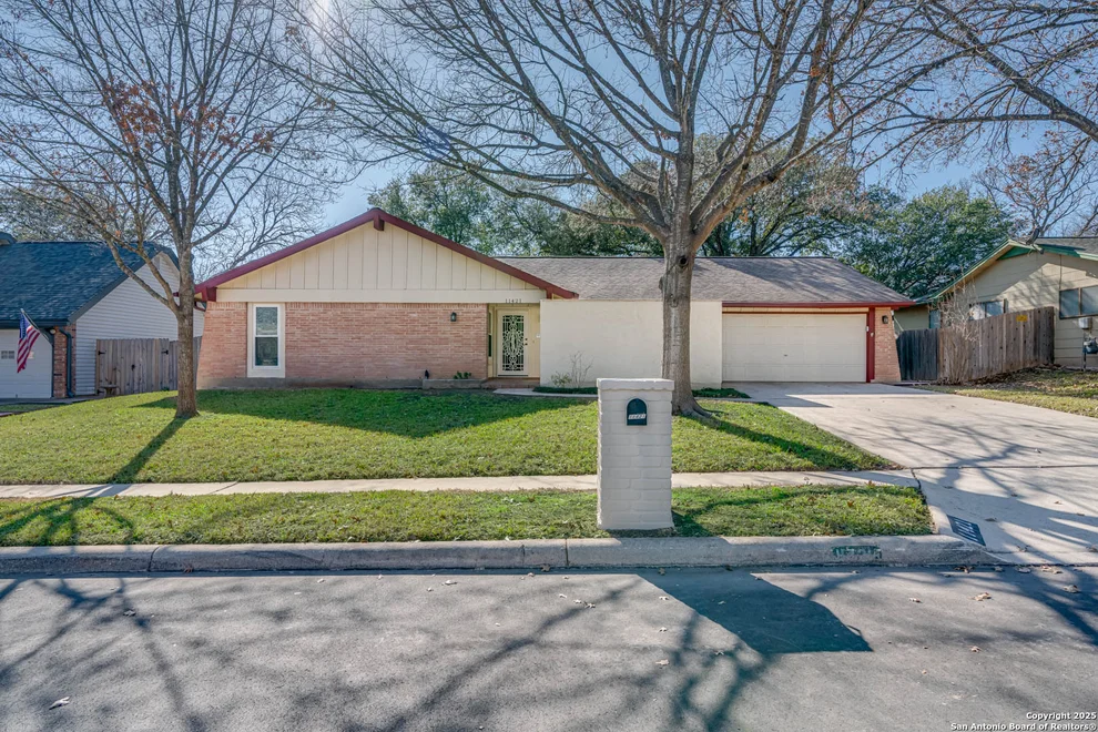 Unit for sale at 11421 Golden Oak Trl, Live Oak, TX 78233