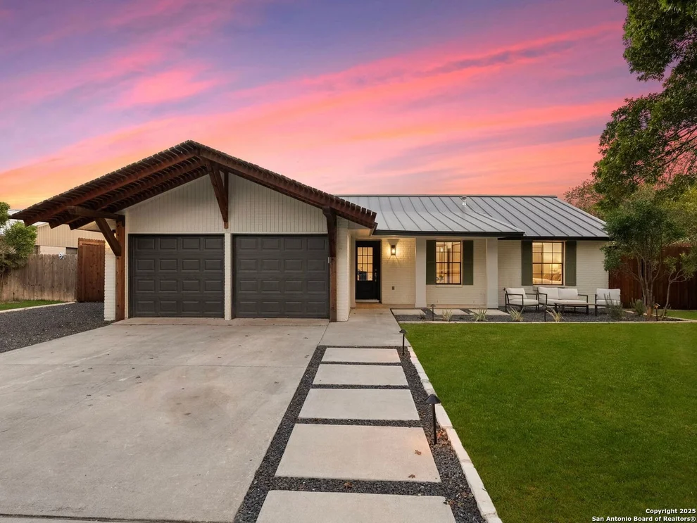 Unit for sale at 14 Country Club Circle, New Braunfels, TX 78130