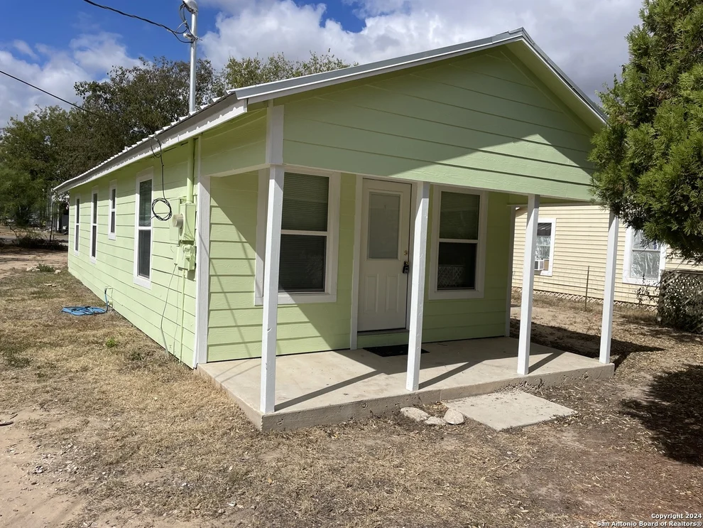 Unit for sale at 910 AVENUE M, Hondo, TX 78861