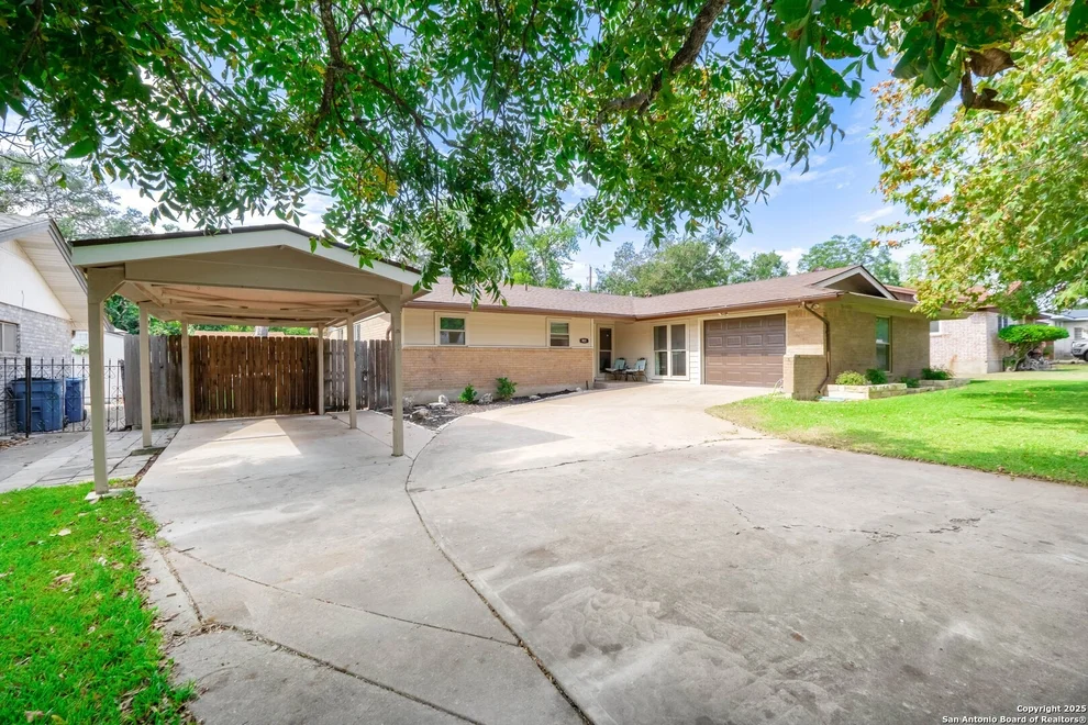Unit for sale at 901 Lake Dr, Kerrville, TX 78028