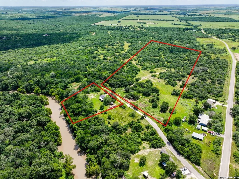 Photo of 237 County Rd 393, Runge, TX 78151