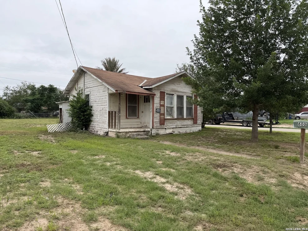 Unit for sale at 600 CROUCH AVE, Devine, TX 78016
