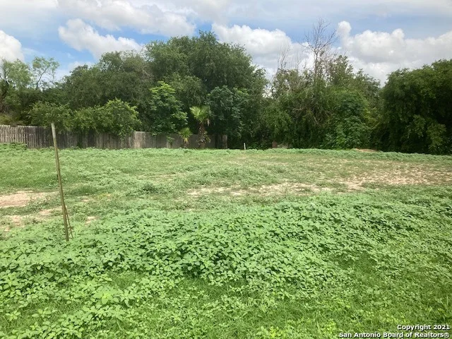 Unit for sale at 113 Sutton Place-Lot #12, Uvalde, TX 78801