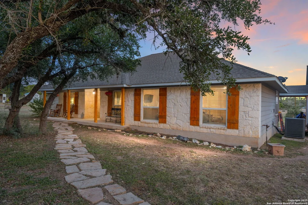Unit for sale at 368 Oak Hills, Pipe Creek, TX 78063