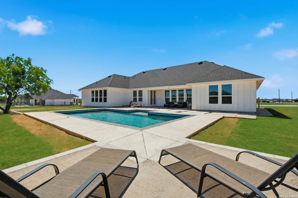 Unit for sale at 113 Hidden Hills, Floresville, TX 78114