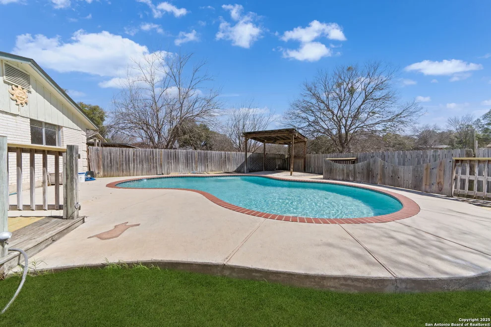 Unit for sale at 7710 Canterfield, San Antonio, TX 78240