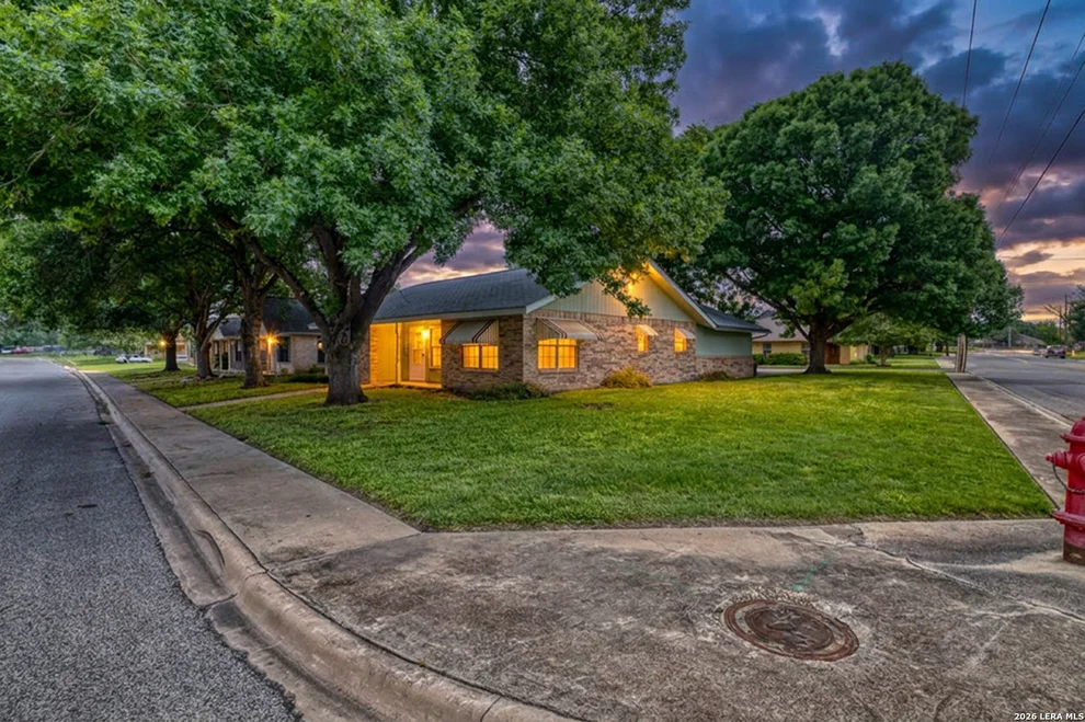 Unit for sale at 600 N 2nd, Uvalde, TX 78801