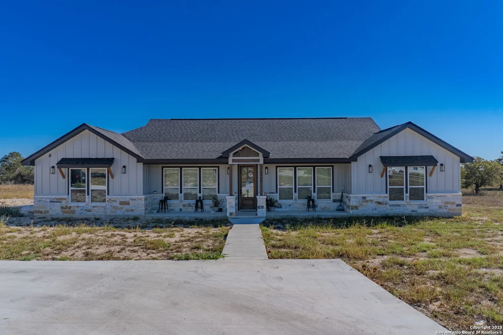 Unit for sale at 732 lake valley, La Vernia, TX 78121