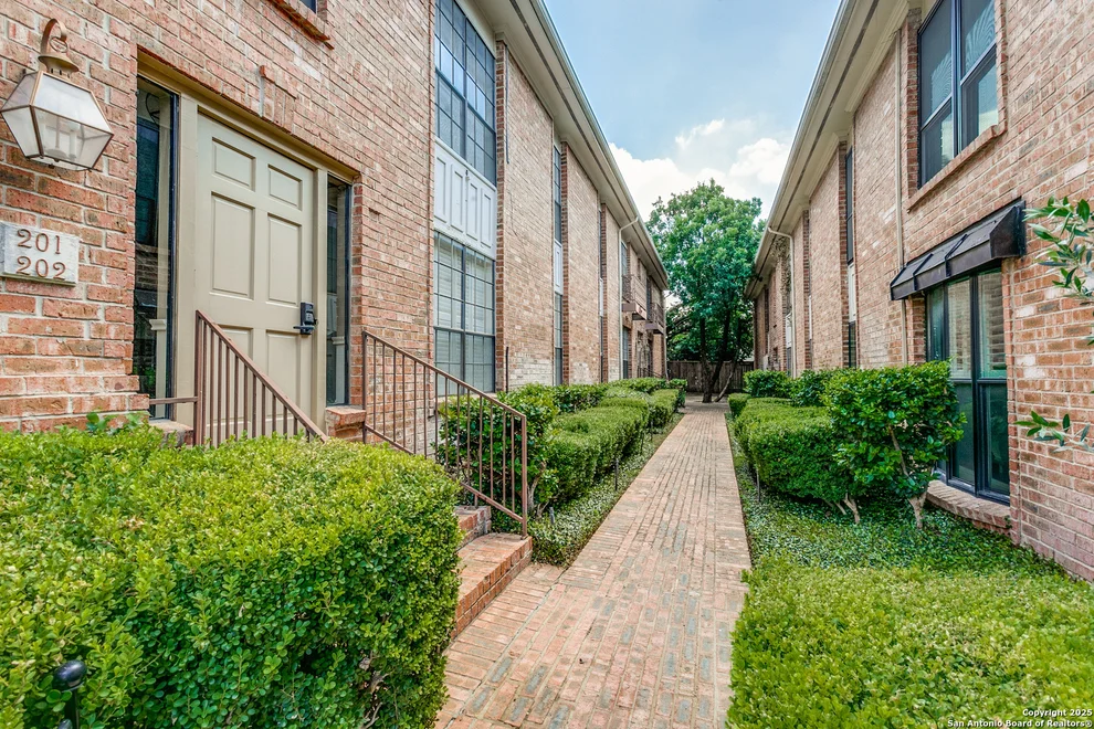 Unit for sale at 7815 Broadway, San Antonio, TX 78209