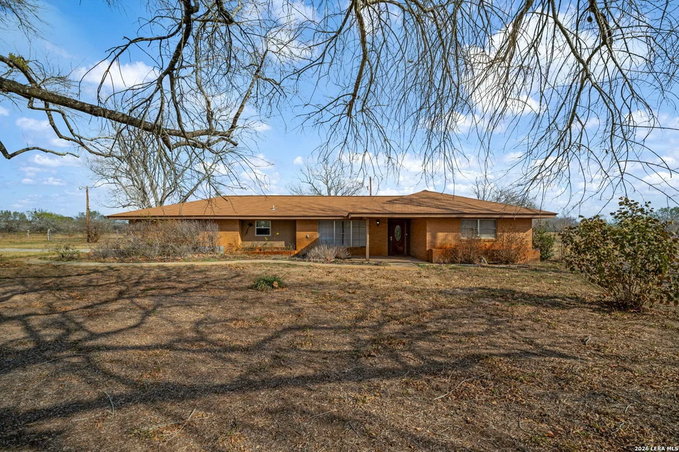 Unit for sale at 7414 us highway 281, Pleasanton, TX 78064