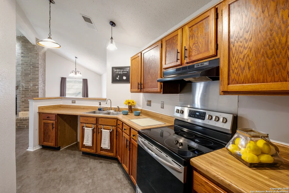 Unit for sale at 11330 Two Wells Dr, San Antonio, TX 78245