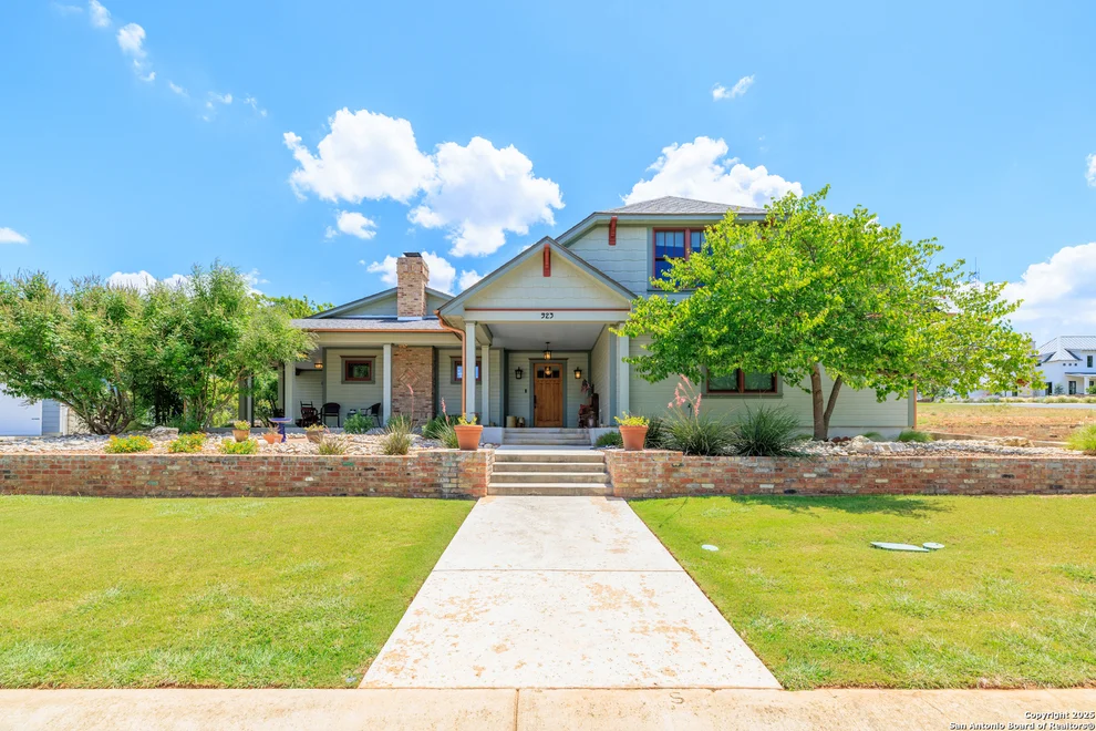 Unit for sale at 923 Hawthorn Lane, Fredericksburg, TX 78624