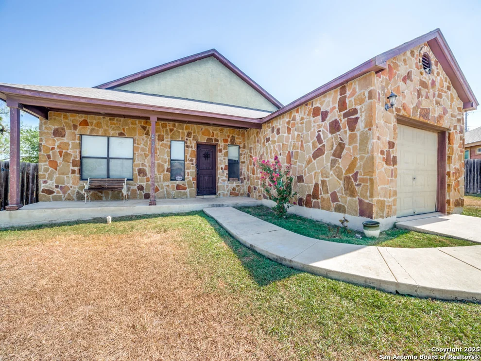 Unit for sale at 531 Indian Crossing, Jourdanton, TX 78026
