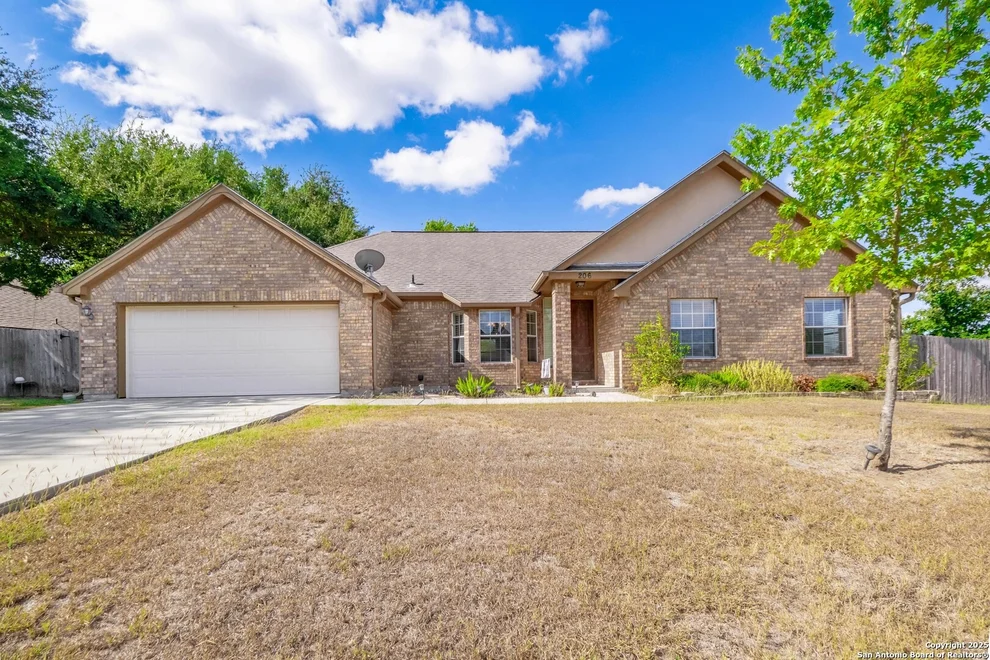 Unit for sale at 206 Club View West, Seguin, TX 78155