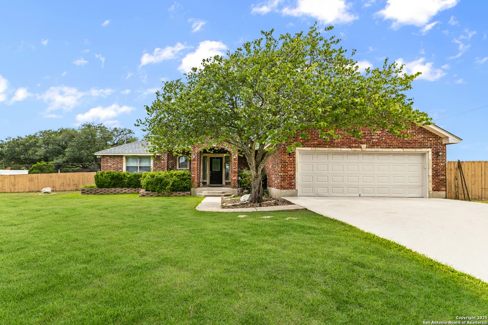Unit for sale at 102 Westhaven, Floresville, TX 78114