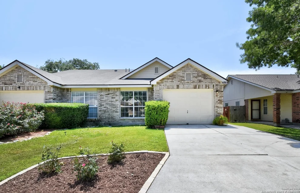 Unit for sale at 6915 Bluegrass, San Antonio, TX 78240