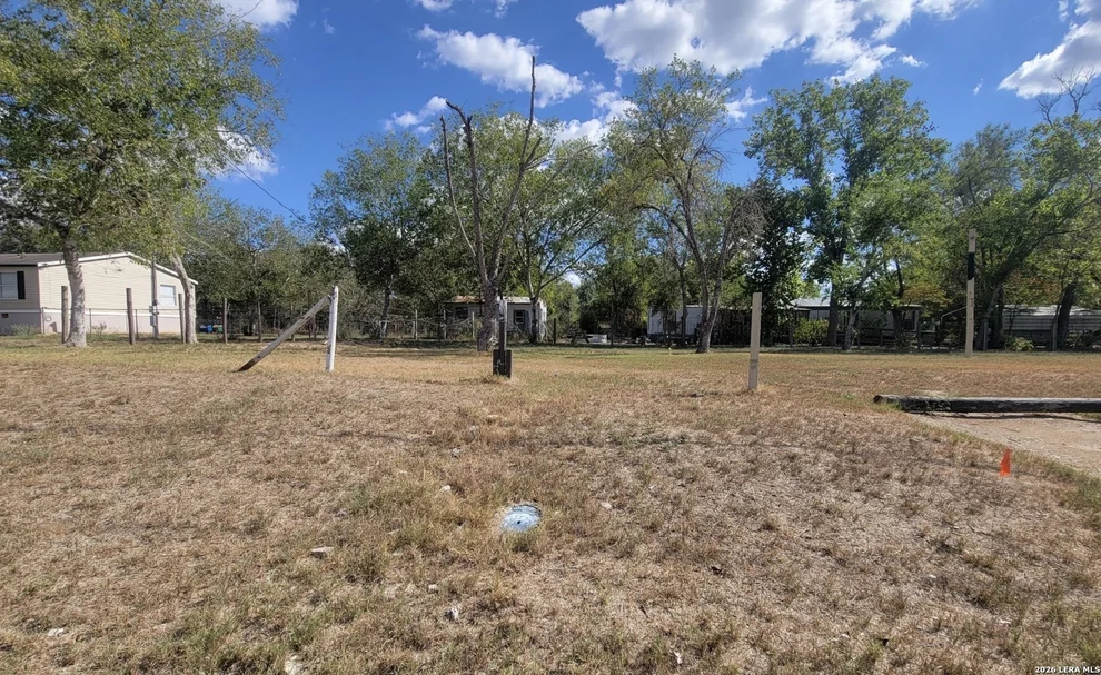 Unit for sale at 304 E Hunt St, Pleasanton, TX 78064