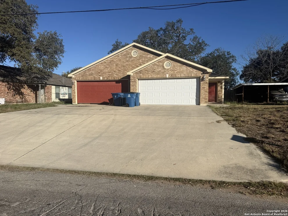 Unit for sale at 707 Dallas, Pleasanton, TX 78064