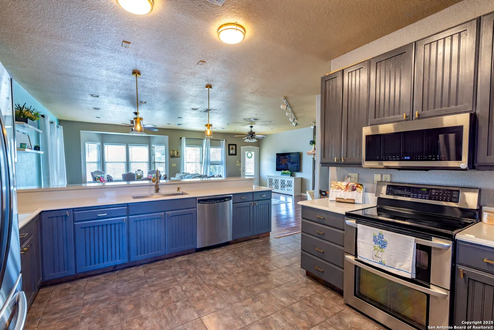 Unit for sale at 140 Twin Springs Rd N, Kerrville, TX 78028
