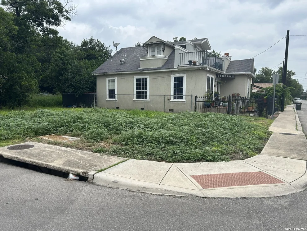 Unit for sale at 727 S Trinity St, San Antonio, TX 78207