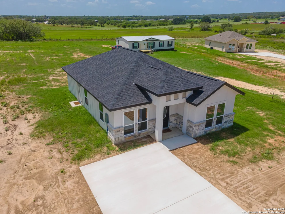 Unit for sale at 141 Camino Verde Ct, La Vernia, TX 78121