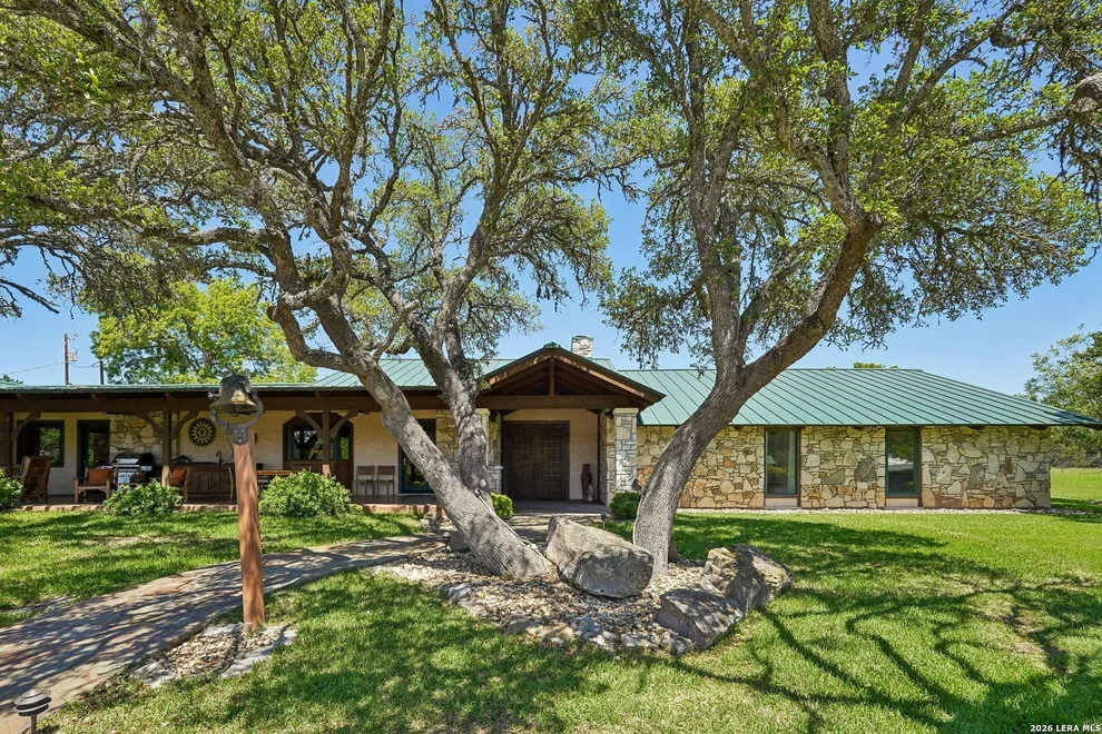 Unit for sale at 722 W Lacey Oaks Parkway, Kerrville, TX 78028