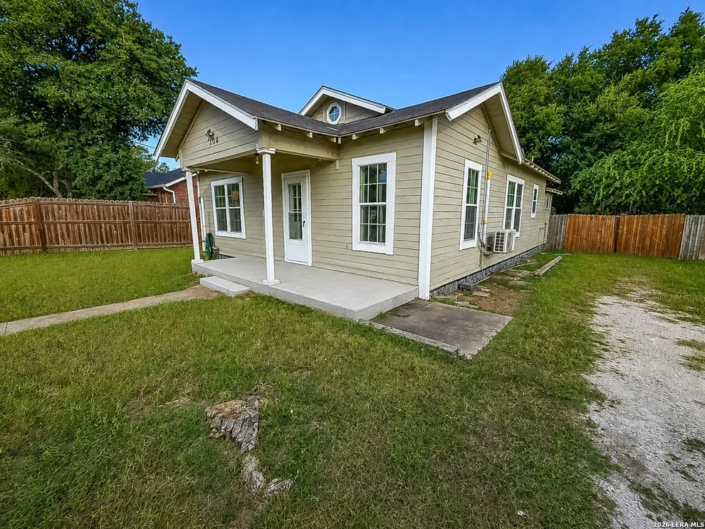 Unit for sale at 104 E Hutchinson, Beeville, TX 78102