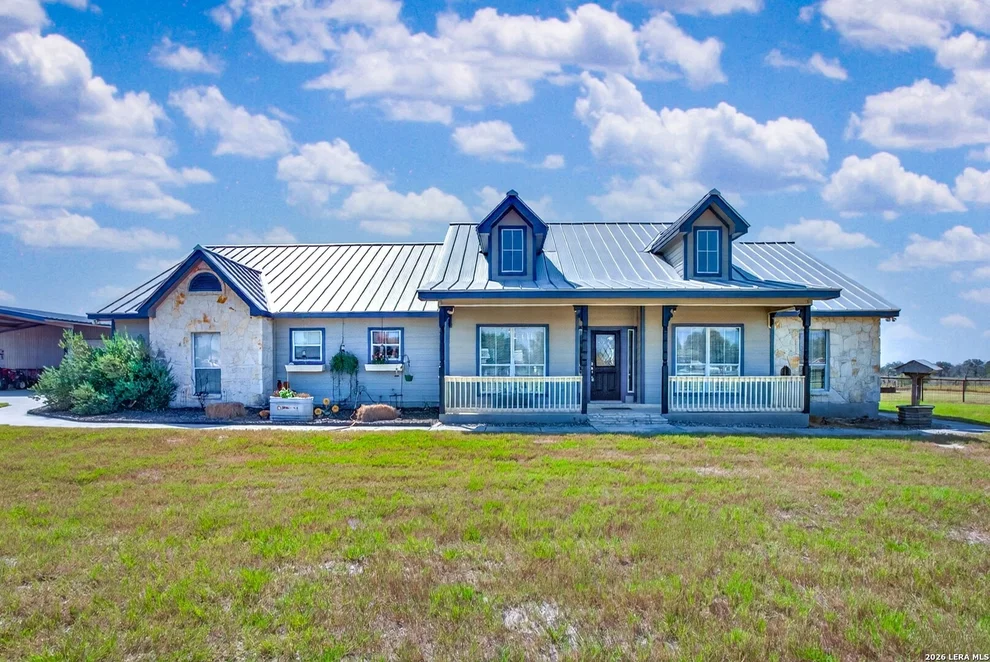 Unit for sale at 247 S Palo Alto Dr, Floresville, TX 78114