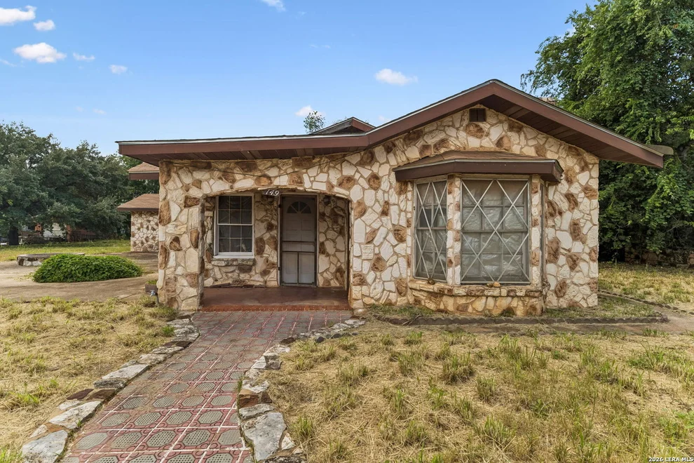 Unit for sale at 149 S Woodlawn St, Pearsall, TX 78061