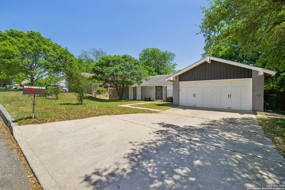 Unit for sale at 7810 Village oak, Live Oak, TX 78233